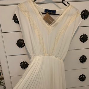 Francesca's Collections Dresses - Cream/Ivory Lace dress- never worn! Francesca's Collections Dresses - Cream/Ivory Lace dress- never worn!